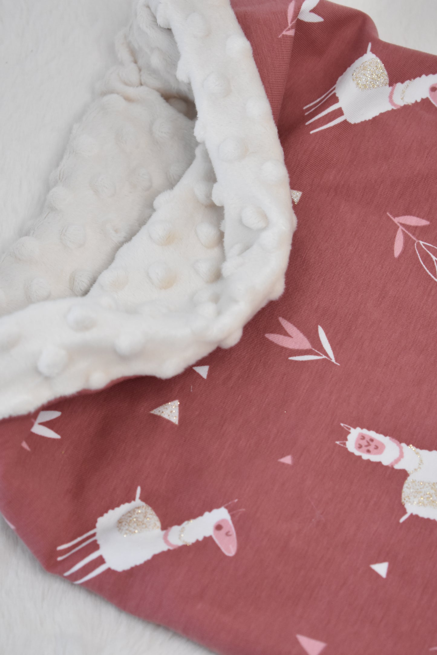 Lama paillettes et crème snood