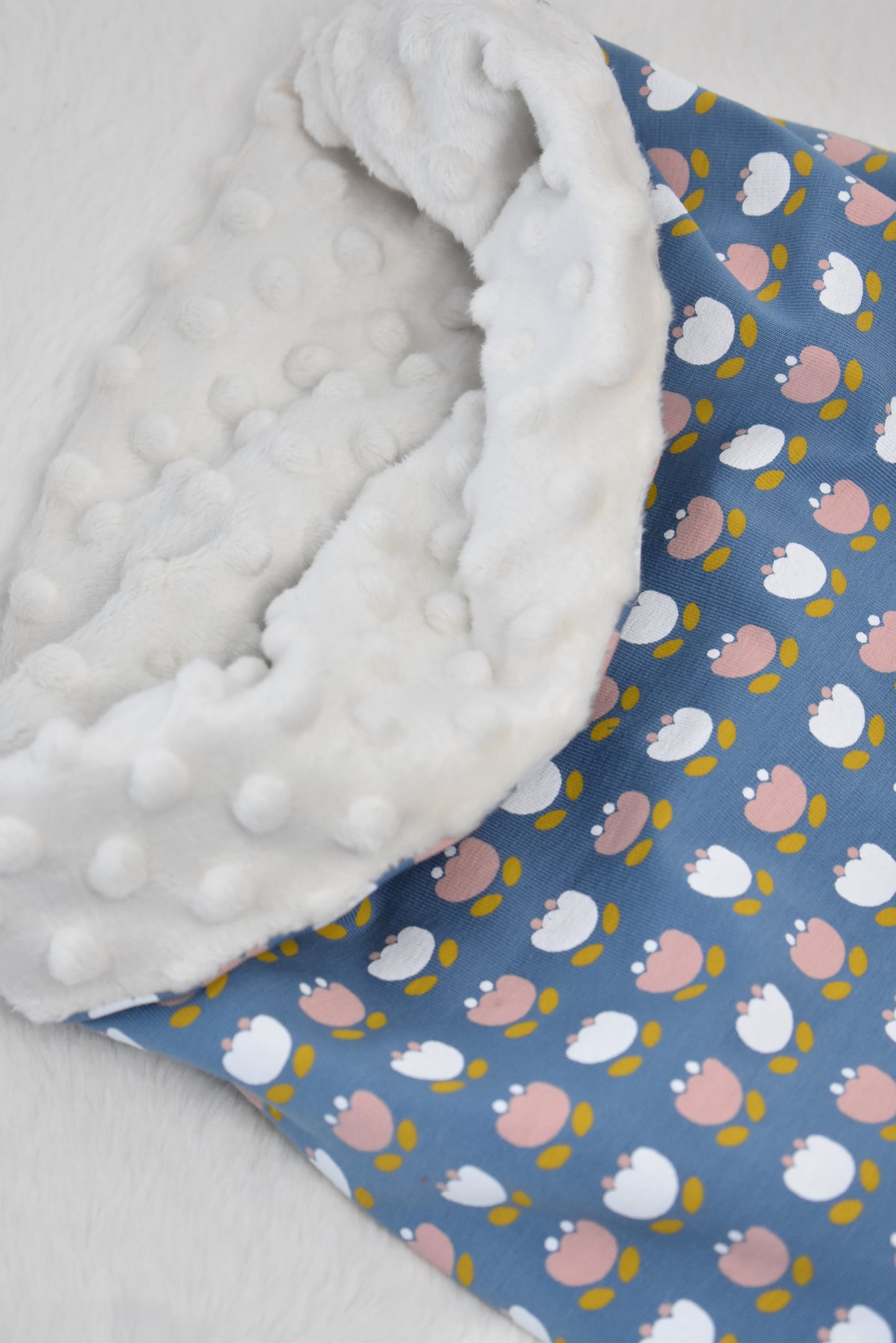 Floral pastel crème snood