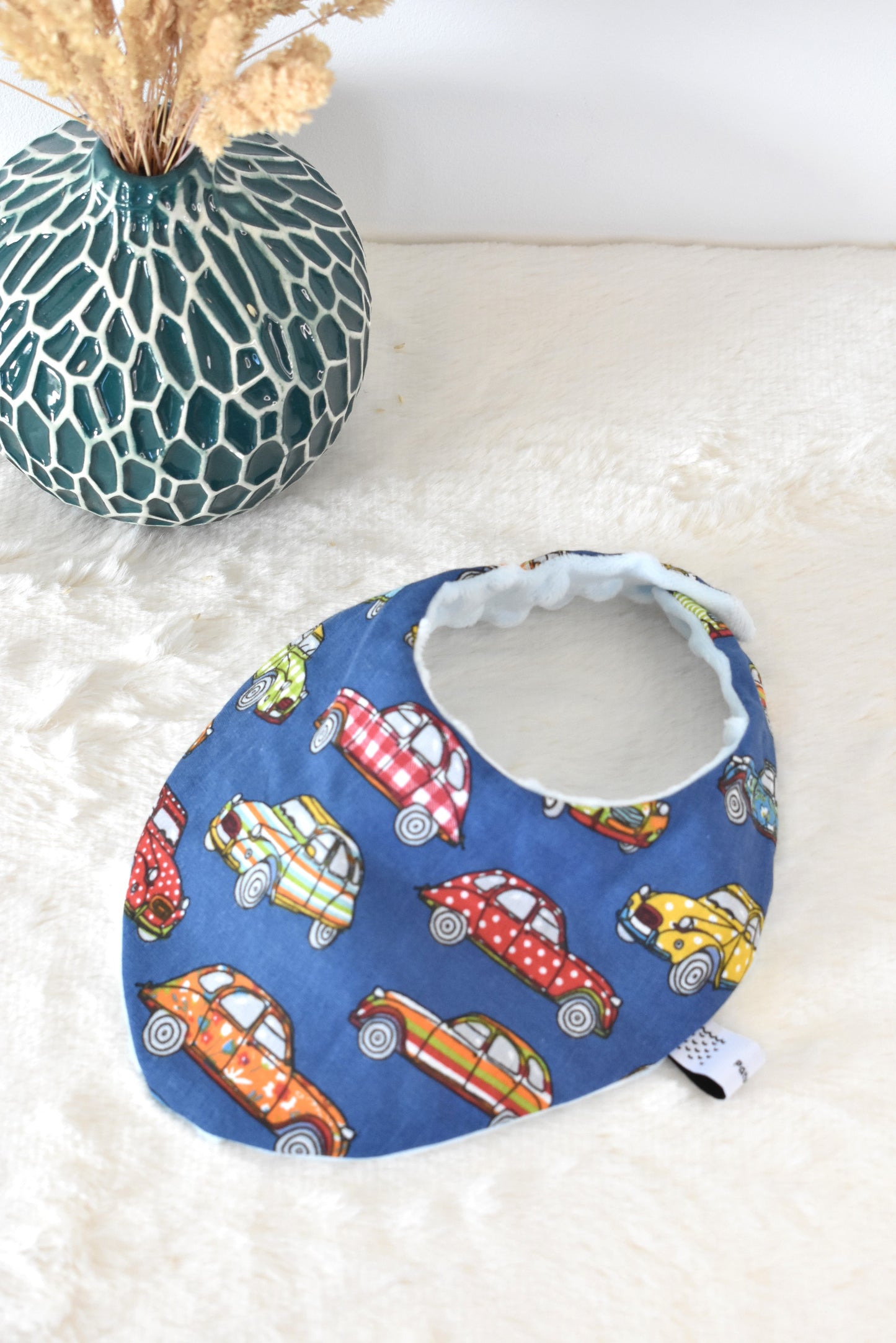 Voiture ancienne bleu bandana